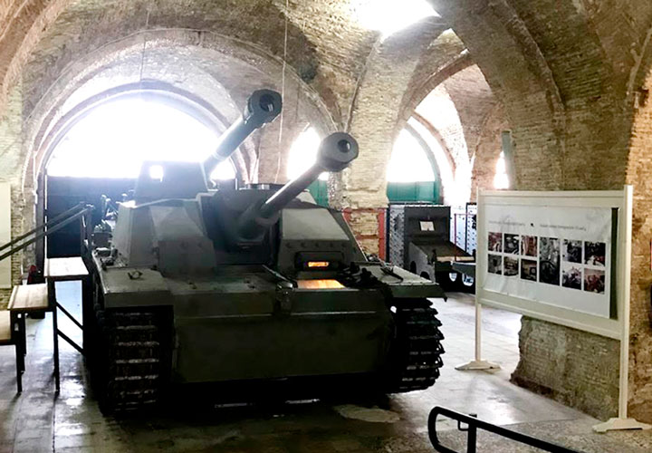 EXPOSICIÓN. MUSEO HISTÓRICO MILITAR DE CARTAGENA. LA RESTAURACIÓN DE SUS FONDOS POR LA ASOCIACIÓN AMIGOS DEL MUSEO